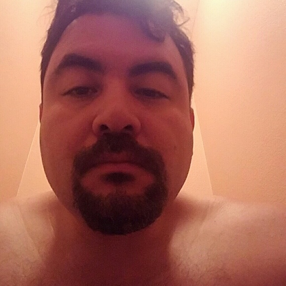 Profile Picture of Enrique Ponce (@moneyponce) on Poshmark