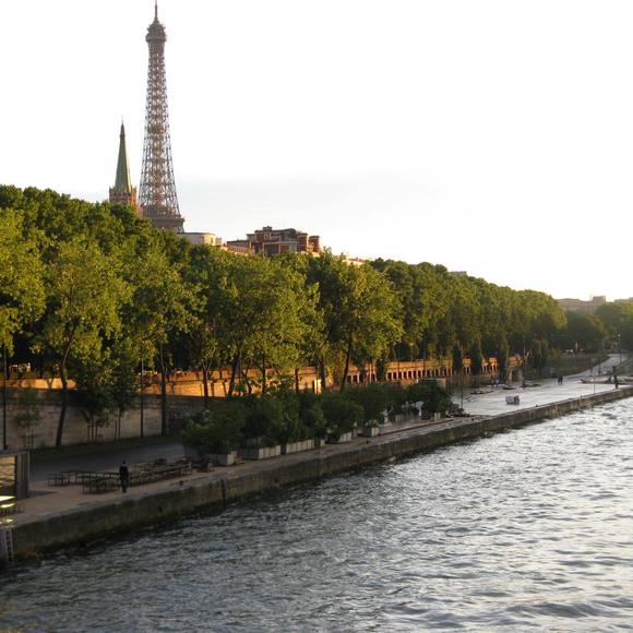 Profile Picture of Erin Frutchey (@artsygirl2589) on Poshmark