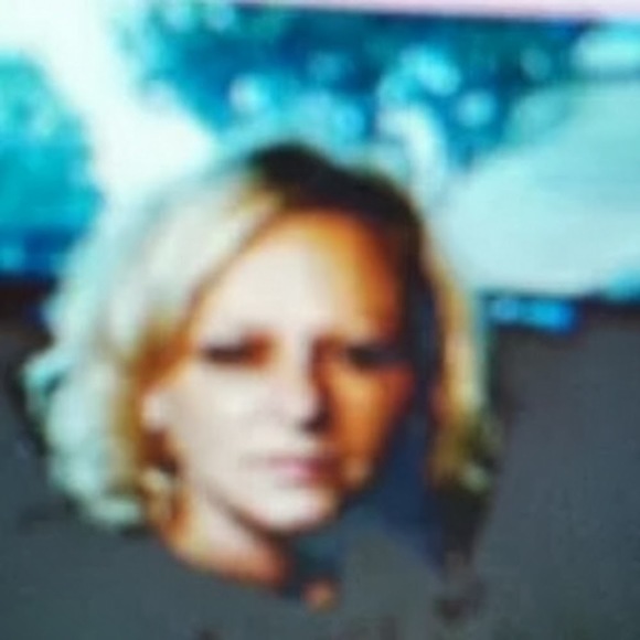 Profile Picture of Melanie dempsey Dempsey (@mddempsey39) on Poshmark