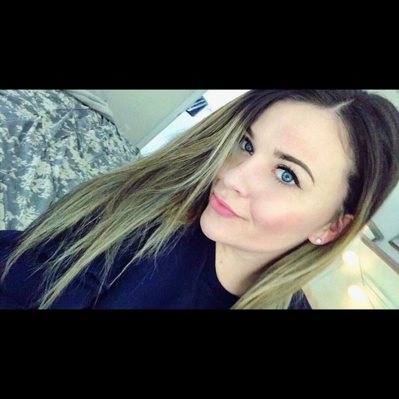 Profile Picture of Madison Althoff (@xmadisonrae) on Poshmark