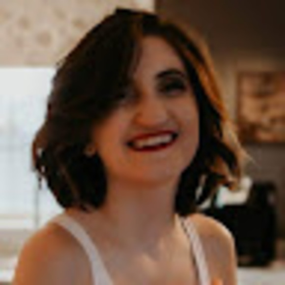 Profile Picture of Jenna Branco (@jenna_branco) on Poshmark