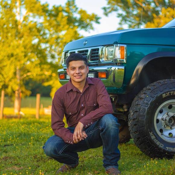 Profile Picture of Cesar Uribe (@cesar_uribe) on Poshmark