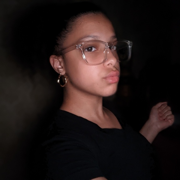 Profile Picture of Loriany Pineda (@lorianispineda) on Poshmark