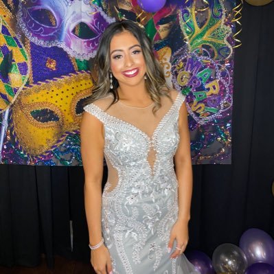 Profile Picture of Julia Blevins (@juliamblev) on Twitter