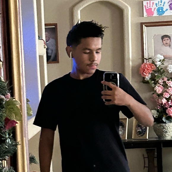 Profile Picture of Nathaniel Morales (@nathaniel_m9912) on Poshmark
