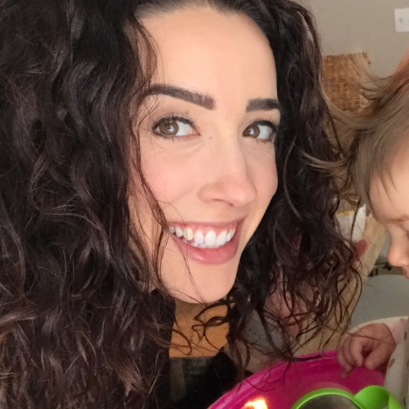 Profile Picture of Robyn Parrish (@robynparrish) on Poshmark