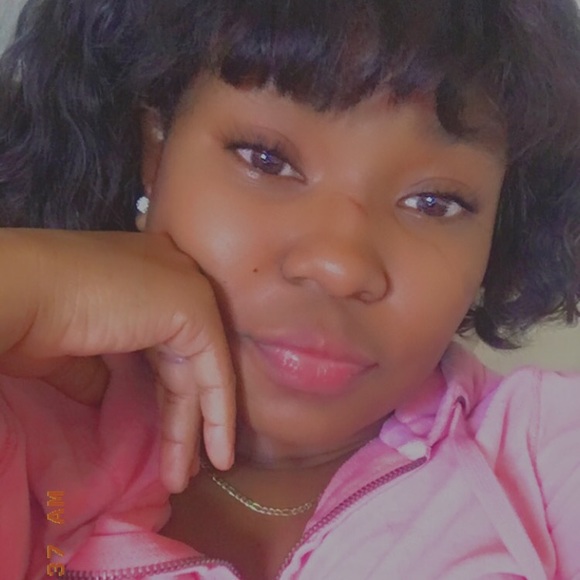 Profile Picture of Shantel Campbell (@melodystylez) on Poshmark