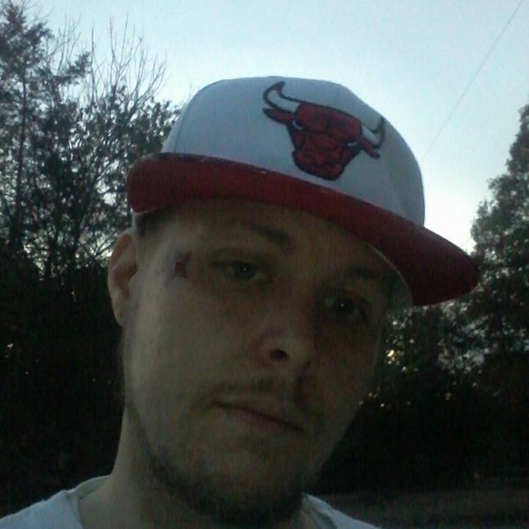 Profile Picture of Chris Walpole (@chriswalpole) on Poshmark