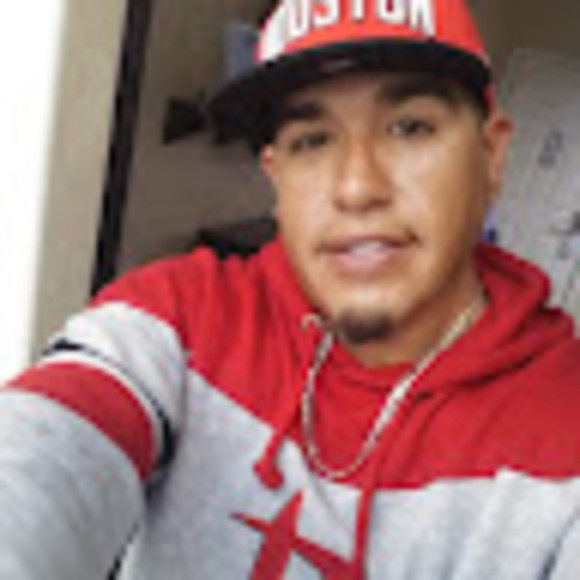 Profile Picture of Albert Moreno (@albertmoreno322) on Poshmark