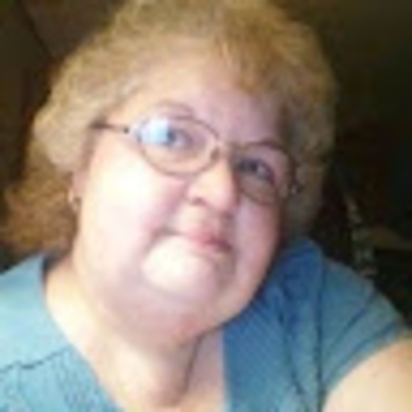 Dani Taylor - Poshmark Profile Picture of Dani Taylor (@danitaylor68) on Poshmark