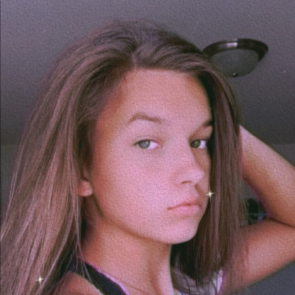 Profile Picture of Lauren Tuttle (@laurentuttle864) on Poshmark