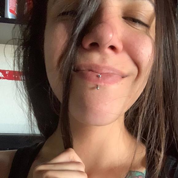 Profile Picture of Alyssa Demello (@infinateanizzle) on Poshmark