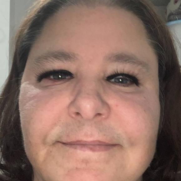 Profile Picture of April Annand (@aprilannand) on Poshmark