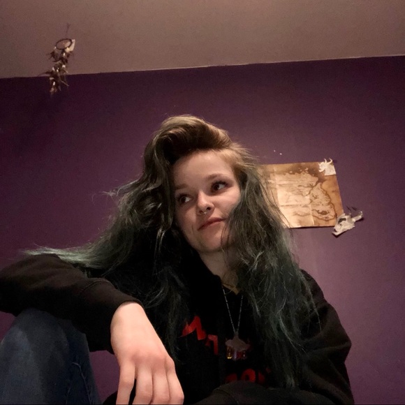 Profile Picture of Marilyne Martel (@marykraky) on Poshmark