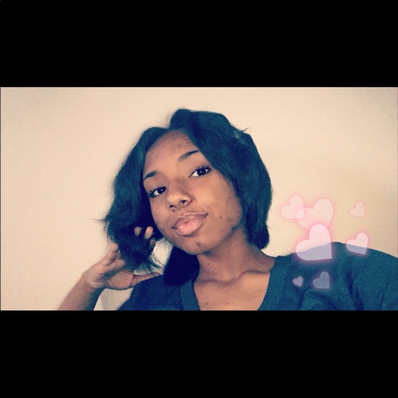 Profile Picture of Nyla Jones (@nyybarbs) on Poshmark