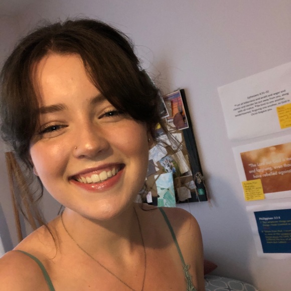 Profile Picture of Lucy Rogers (@lucyb_ee) on Poshmark