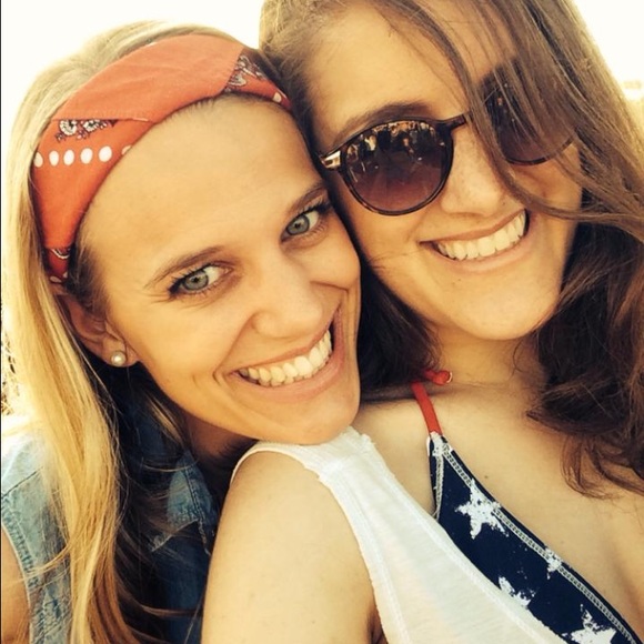 Profile Picture of Laura Shinners (@lshinners) on Poshmark