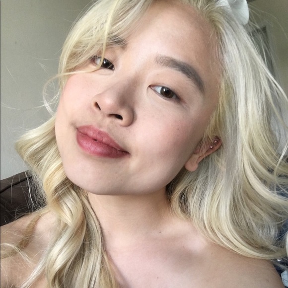 Profile Picture of Mymy Nguyen (@mymylikesmilk) on Poshmark