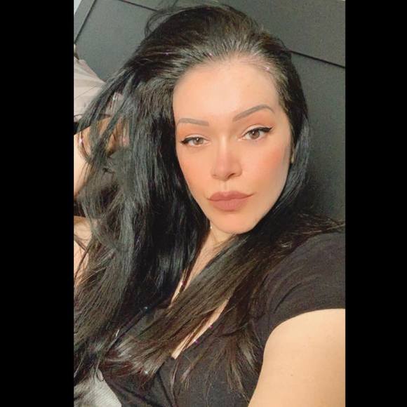 Profile Picture of Amanda Hughes (@httmnd) on Poshmark