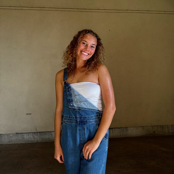 Profile Picture of ! kami & lainey Mccardle (@laiki) on Poshmark