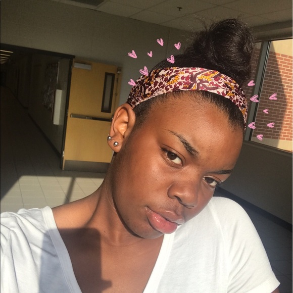 Profile Picture of Lauryn Harris (@laurynmoniqueh) on Poshmark