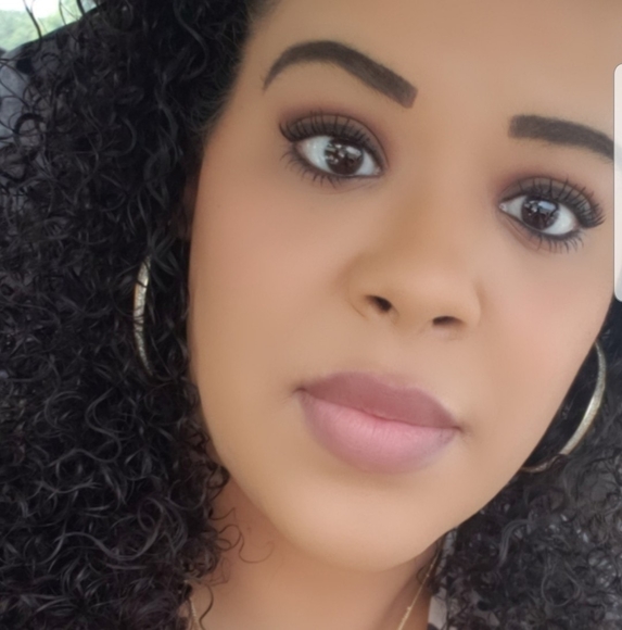 Profile Picture of Eva Phillips (@evadiva86) on Poshmark