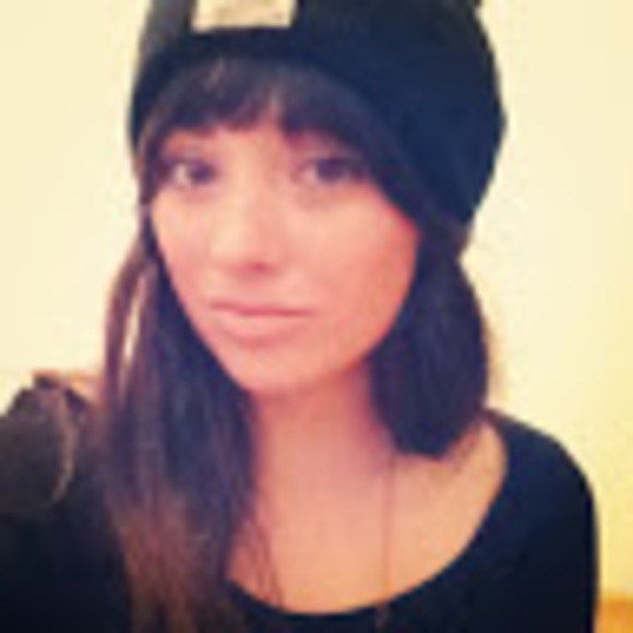 Profile Picture of Drew Reynoldson (@drewreynoldson) on Poshmark