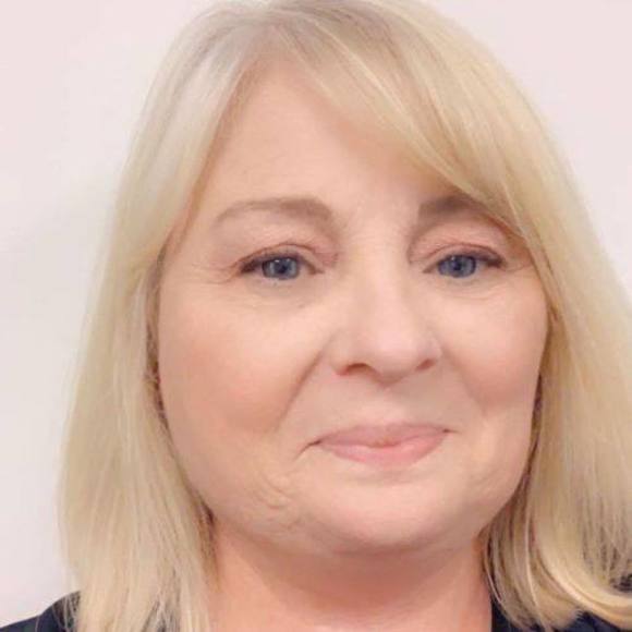 Donna Lindenstruth - Poshmark Profile Picture of Donna Lindenstruth (@dlindenstruth) on Poshmark