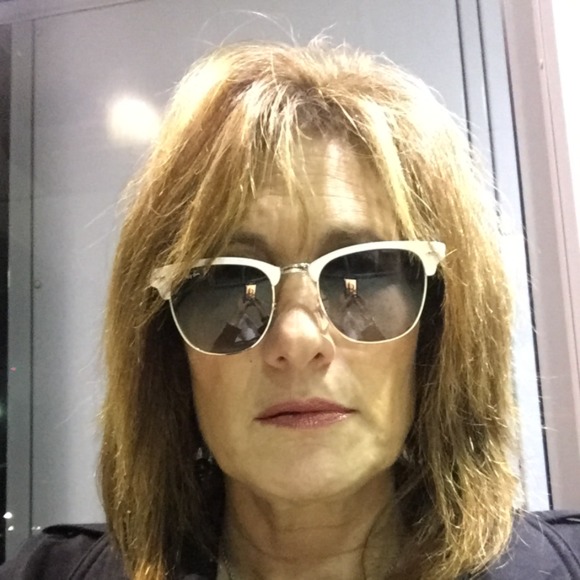 Profile Picture of Andrea Papadakis (@apapadakis1) on Poshmark