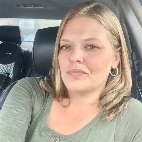Profile Picture of Heather Haynes (@snook8548) on Poshmark