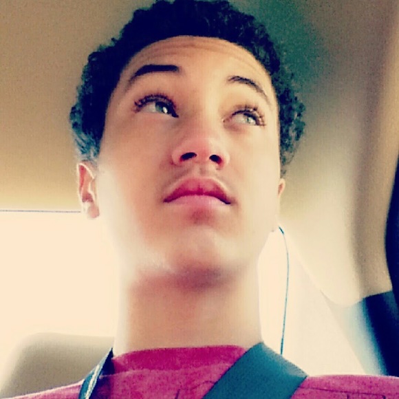 Profile Picture of Jeremy Abbott (@00jabbott) on Poshmark