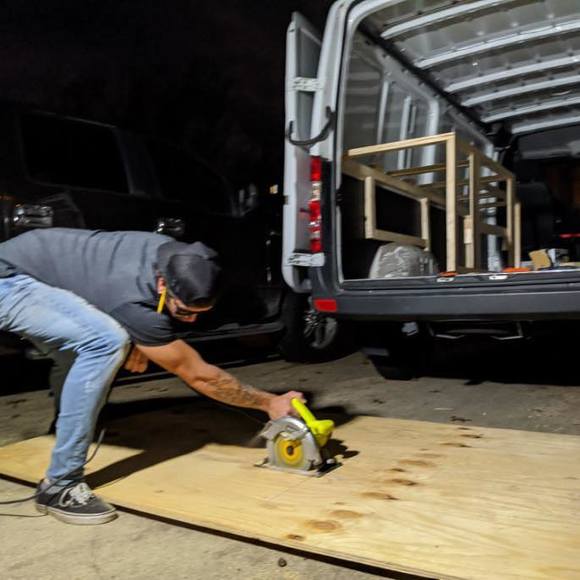 Profile Picture of Alex Whitebread (@alexwhitebread) on Poshmark