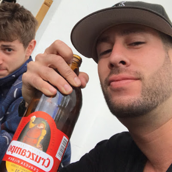 Profile Picture of David Cerezo (@dcerezo305) on Poshmark