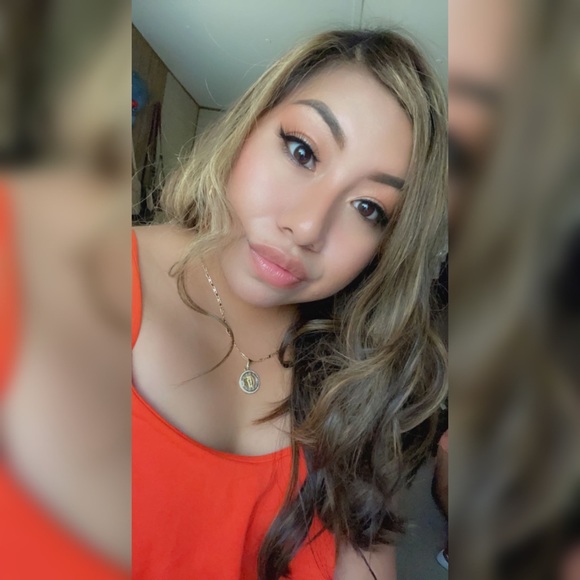 Profile Picture of Alejandra Flores ramos (@alejandraflo585) on Poshmark