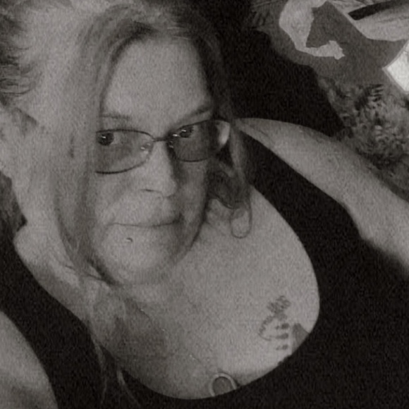 Profile Picture of Tammy Gares (@sexymomma1968) on Poshmark