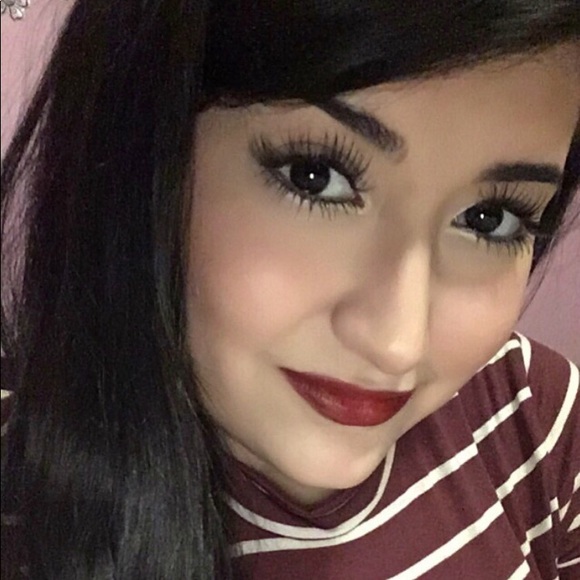 Profile Picture of Josie Saouma (@tinkerbellah) on Poshmark