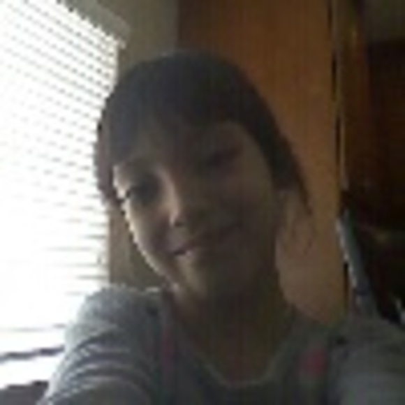 Profile Picture of Giselle Solares (@higheels9) on Poshmark