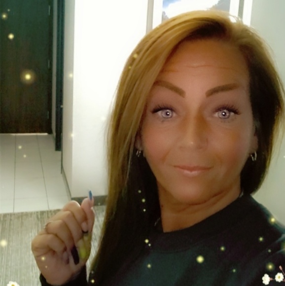 Profile Picture of Erica Cahill (@erock77) on Poshmark