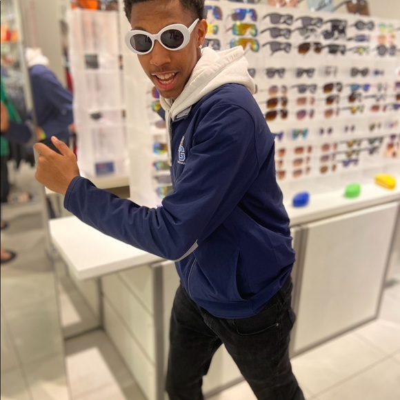 Profile Picture of Dandre Jones (@dandre_jones) on Poshmark