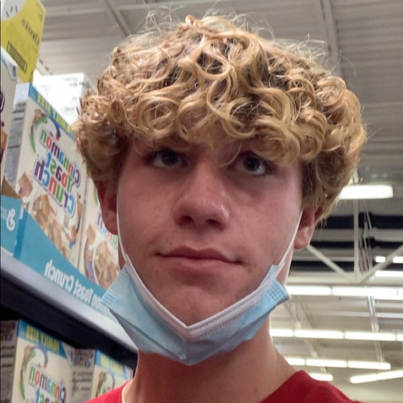 Profile Picture of Alex Lungu (@alex_lungu) on Poshmark