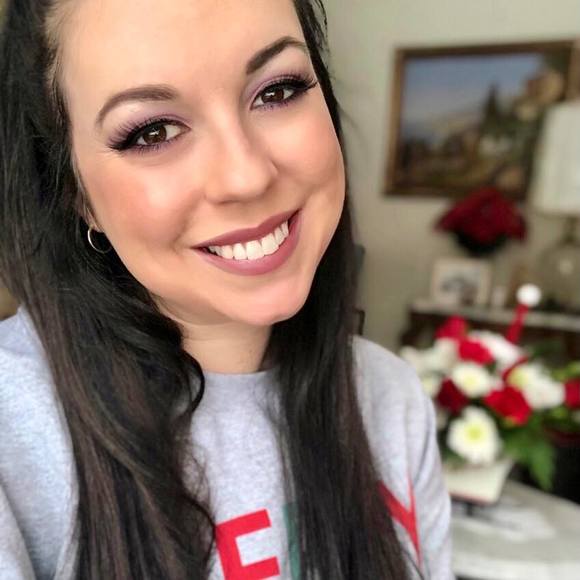 Profile Picture of Jessica Vullo (@jessicav037) on Poshmark