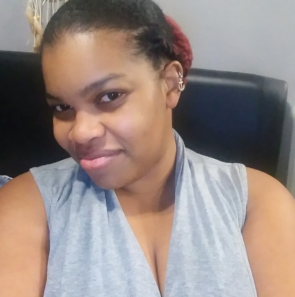 Profile Picture of Amberia Smith (@calypso1776) on Poshmark