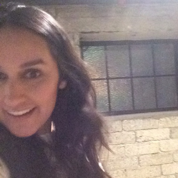 Profile Picture of Irene Lovett (@designstiles) on Poshmark