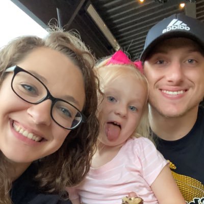 Profile Picture of Amanda Newlin (@anewlin32) on Twitter