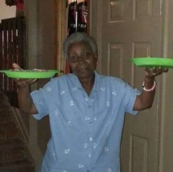 Profile Picture of Stephanie Fulton (@fulton421) on Poshmark