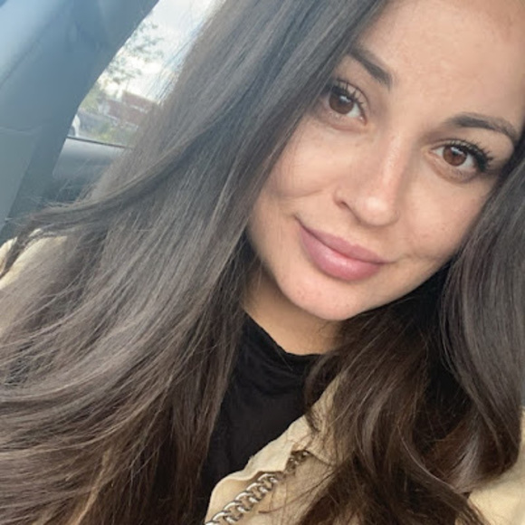 Profile Picture of Anastasia Negoita (@anegoita) on Poshmark