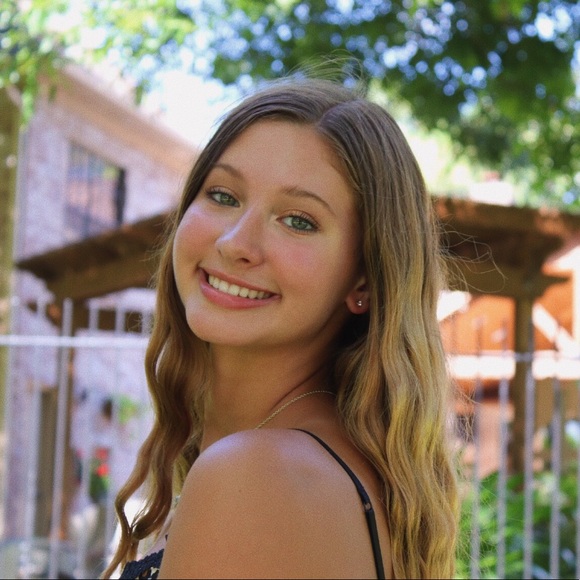 Profile Picture of Hannah Korger (@hkorger) on Poshmark