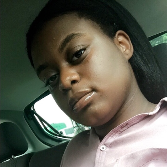 Profile Picture of Joanna Delphin (@joanna_delphin) on Poshmark