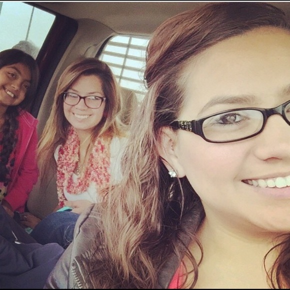 Profile Picture of Sol Selvera (@sol_selvera) on Poshmark