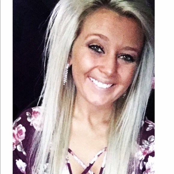 Profile Picture of Emily Taylor (@emrobtay15) on Poshmark